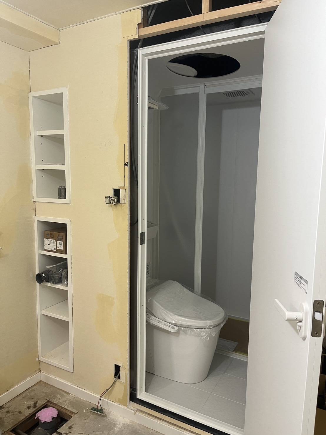 武蔵小山の賃貸マンショントイレとシャワーユニット写真