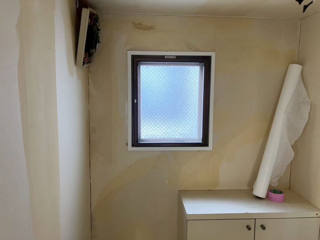 武蔵小山の賃貸マンション窓枠白塗装写真