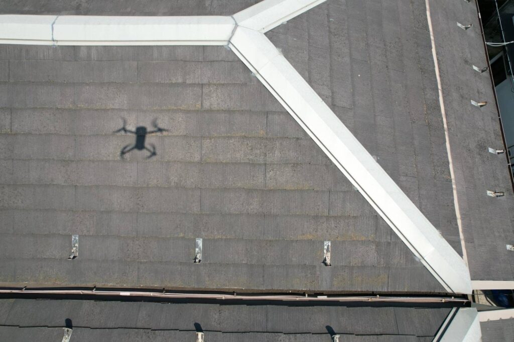 目黒区目黒本町で屋根調査ドローン飛行写真
