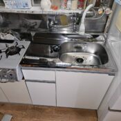 西小山賃貸アパートキッチンシンクとリメイクしたキャビネット写真