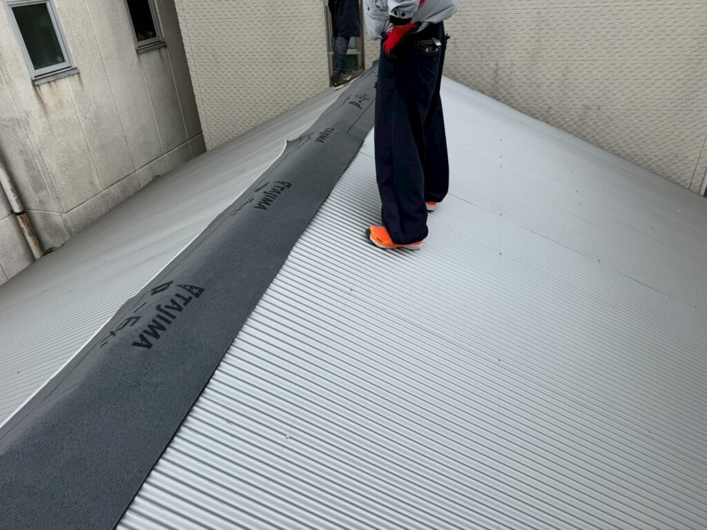 目黒区目黒本町の波板屋根写真