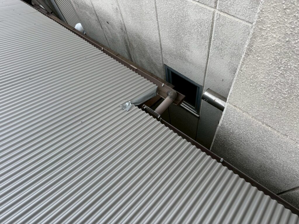 目黒区目黒本町の波板仕様屋根写真