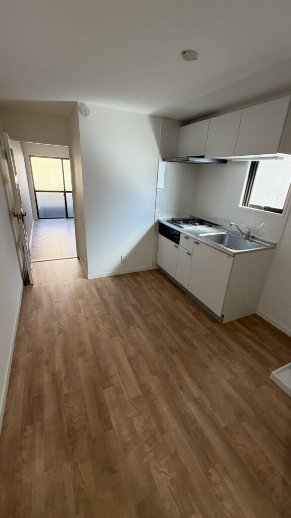 武蔵小山の賃貸マンション床クッションフロアを張った写真キッチンダイニング
