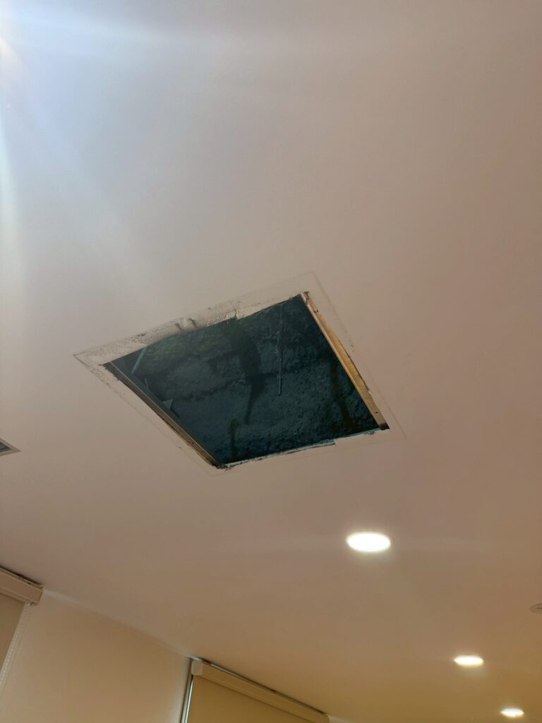 武蔵小山にある保育園の換気扇開口部の写真