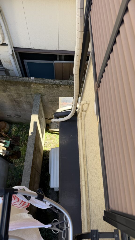 品川区荏原で庇から雨漏り↑から撮った庇の写真
