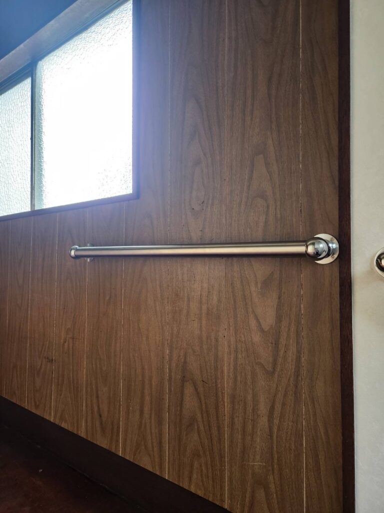 品川区小山台の2階廊下に手すりを付けた写真
