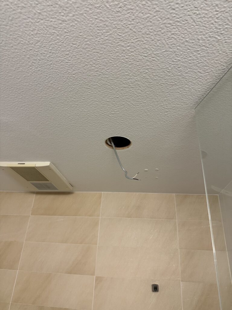 品川区荏原で既存照明取り外した写真