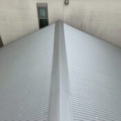 目黒区目黒本町でガルバニウム鋼板波板屋根葺き替え完了写真