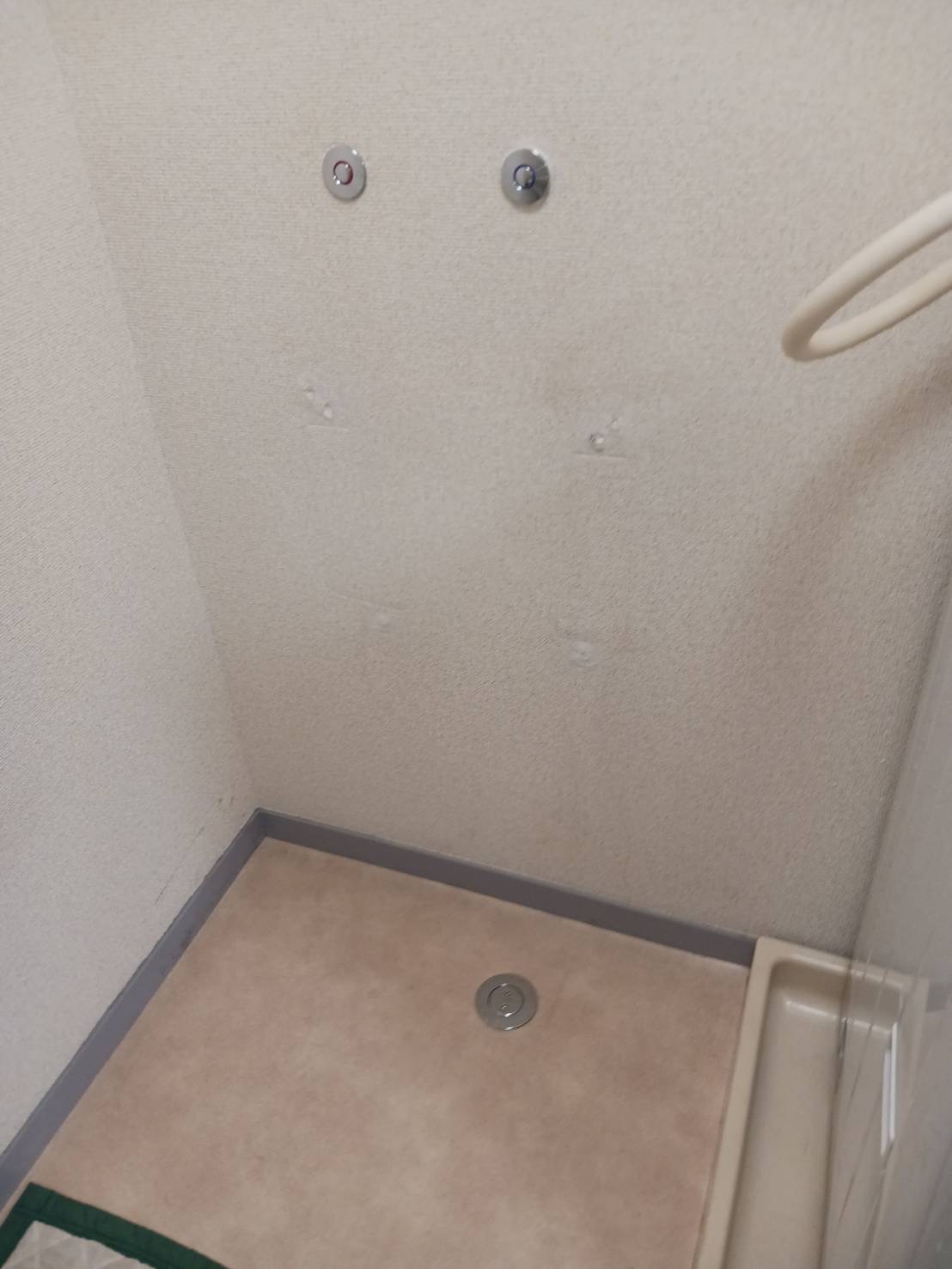 品川区小山のマンションで掃除用流しを撤去した写真