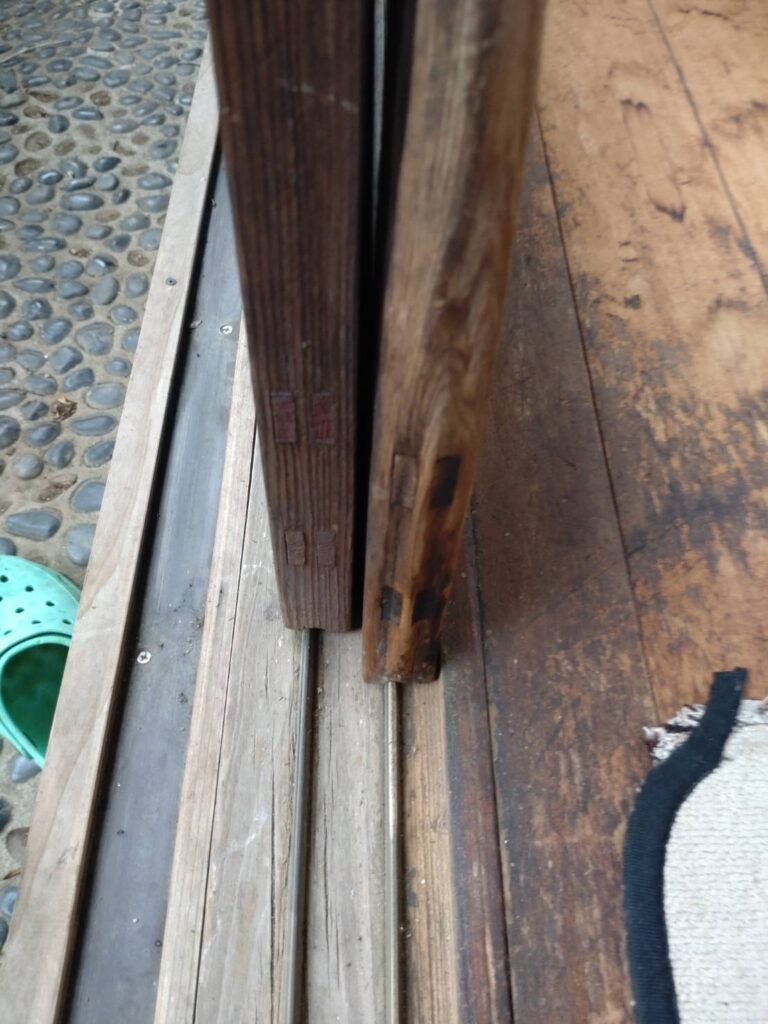 目黒区下目黒で動かないガラス戸の敷居の既存写真