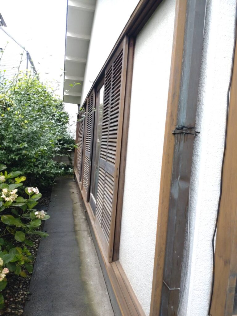 目黒区下目黒で動かないルーバー雨戸の既存写真