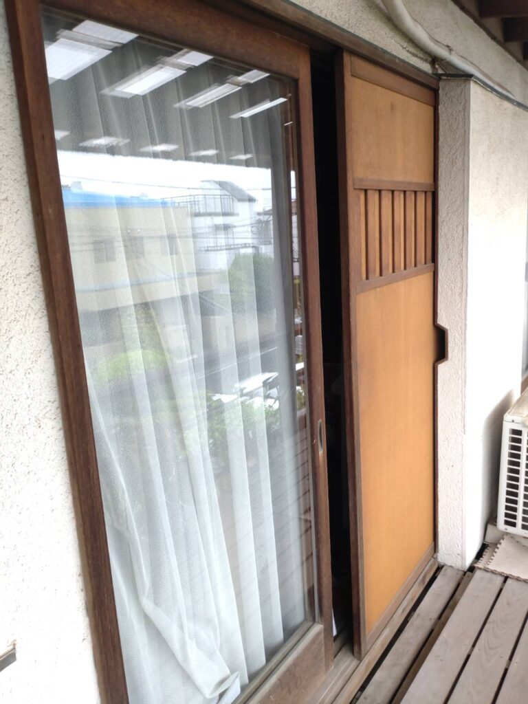 目黒区下目黒で動かないガラス戸写真