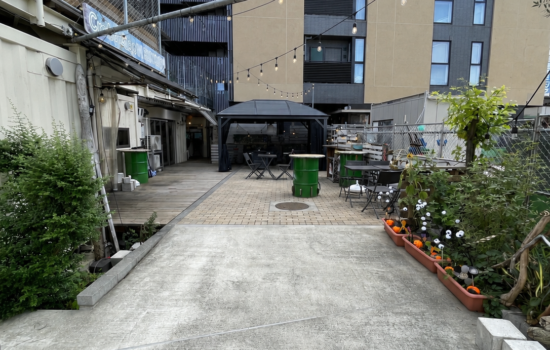 クラフトビレッジ西小山の広場にみんなが座れる椅子の製作相談