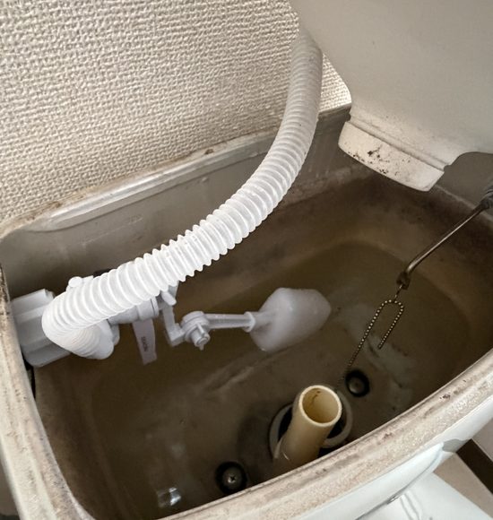 品川区小山でトイレタンクの水漏れボールタップを交換