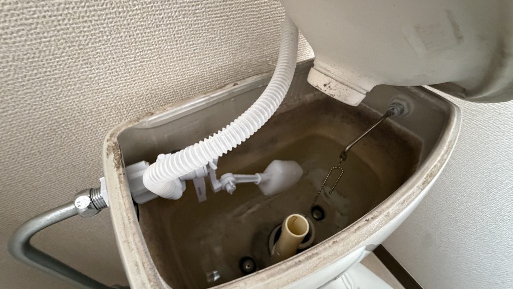 品川区小山でトイレタンクのボールタップ既存写真