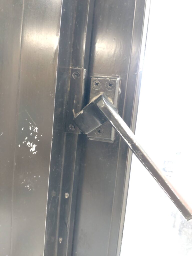 武蔵小山商店街パルムの店舗レバー既存写真