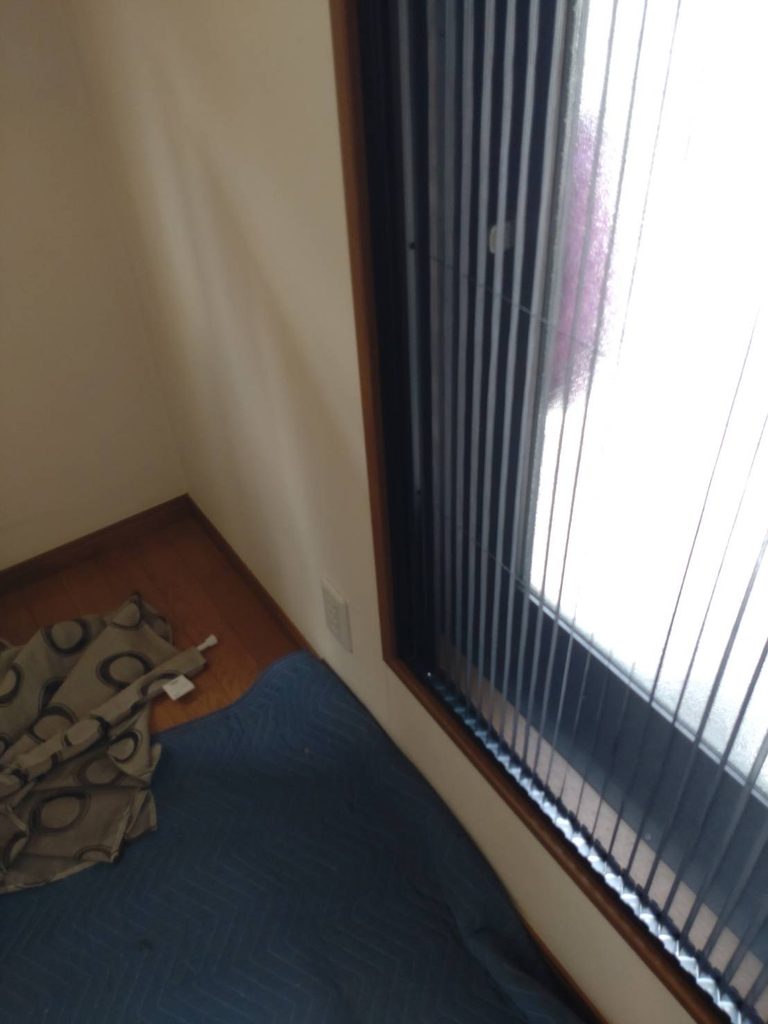 品川区荏原の勝手口にプリーツ網戸設置完成写真