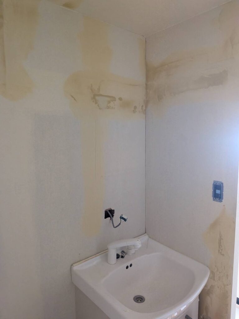 武蔵小山賃貸マンション退去後クロス洗面所既存写真