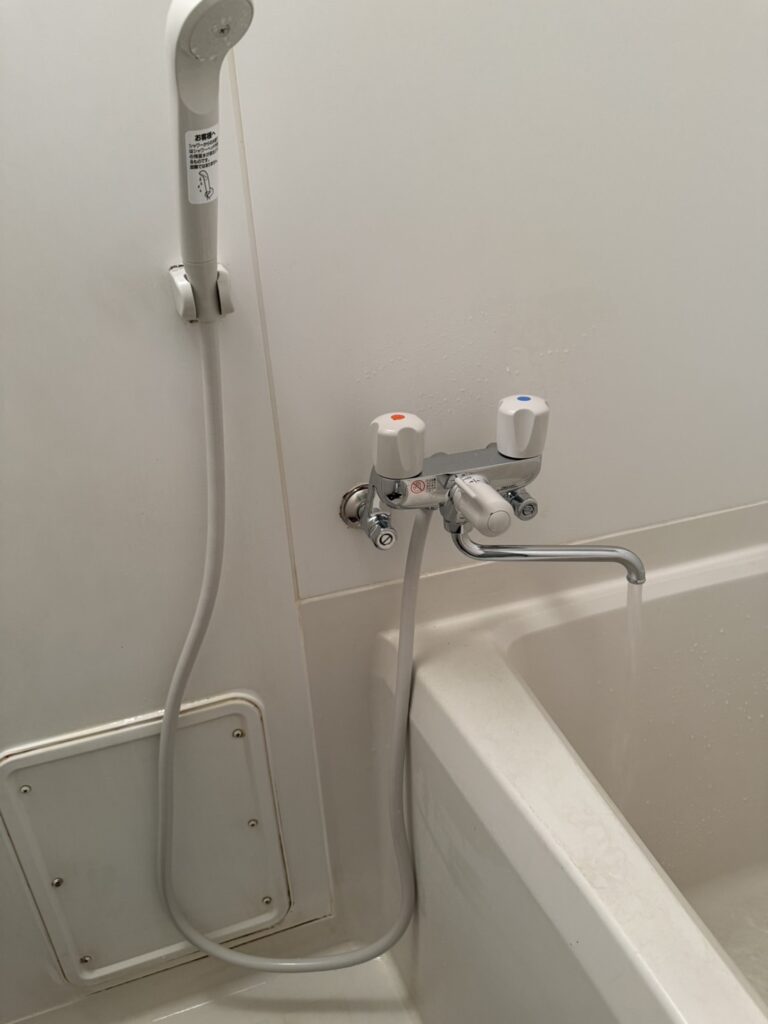 武蔵小山の賃貸マンションお風呂場新しく水栓交換した写真