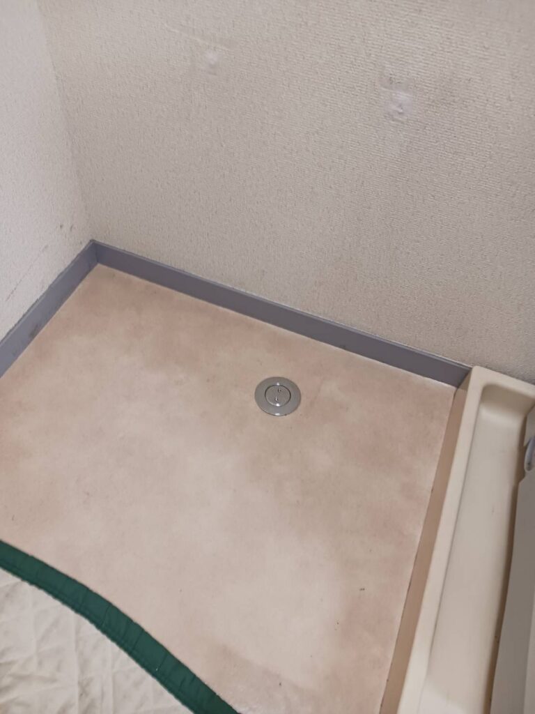 品川区小山のマンションで掃除用流しを撤去し終了した写真