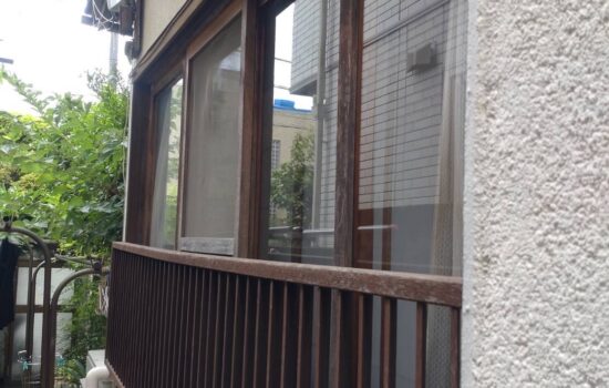 目黒区下目黒で引き違いガラス窓の戸車の交換工事をしました