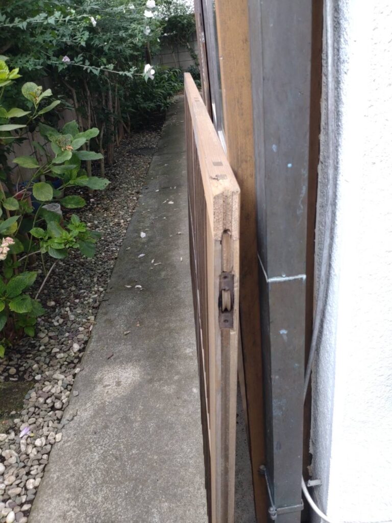 目黒区下目黒で引き違い窓の既存写真