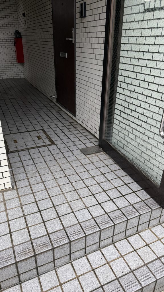 西小山マンション玄関先床勾配調査既存社員