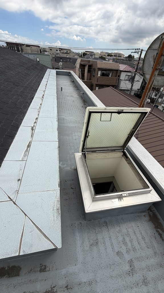 品川区小山でマンション屋上タラップ既存写真