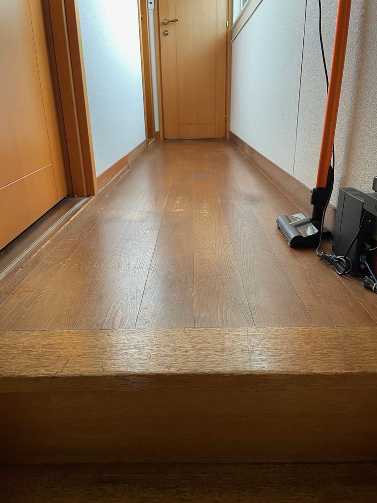 品川区小山台で上がり框廊下床写真