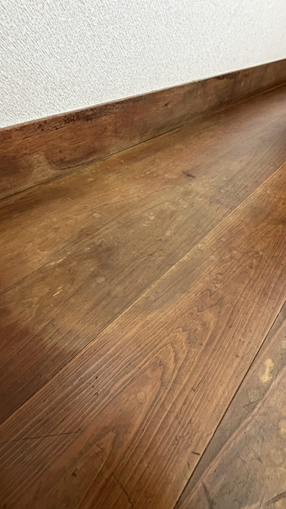 品川区小山台で廊下床既存写真