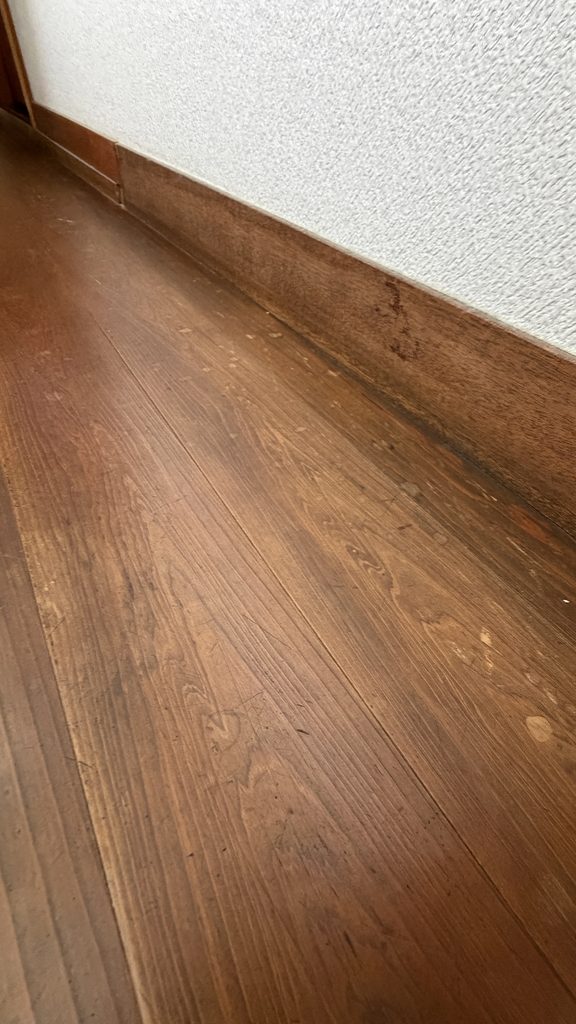 品川区小山台で廊下床既存写真