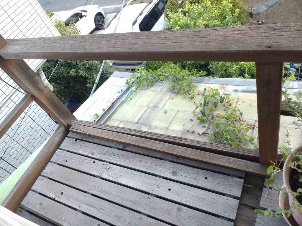 目黒区下目黒で木製ベランダ継手部分の写真