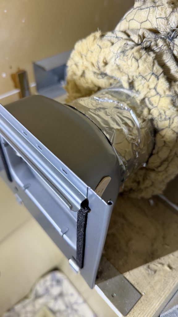 目黒区洗足でっ換気扇ダクトホース写真