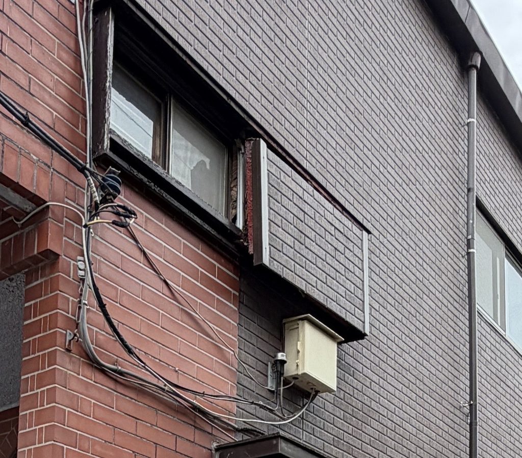 目黒区洗足で外壁が落っこちそうな既存写真