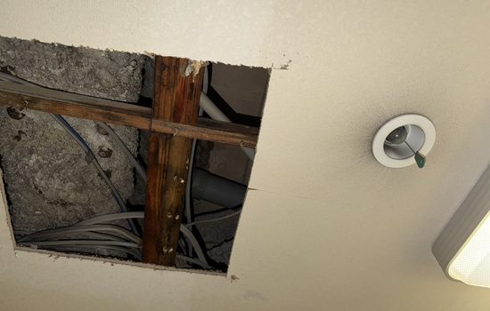 西小山で2階トイレから漏水して1階天井に被害があったご相談