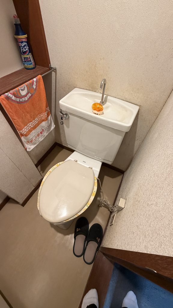 西小山2階漏水全体トイレ既存写真