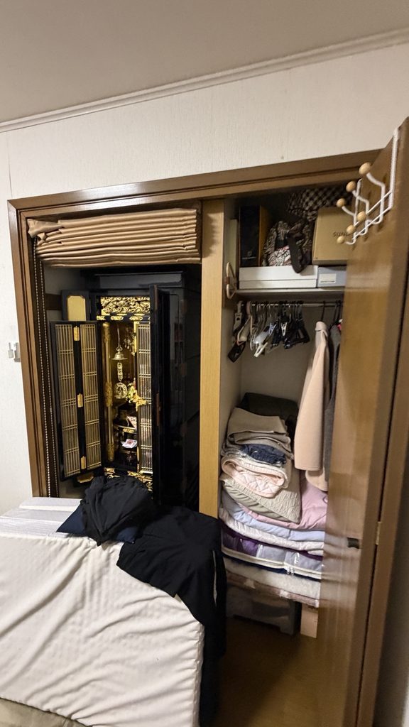 目黒区大岡山で折れ戸の収納棚既存写真