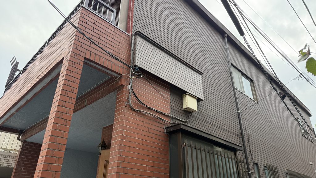 目黒区洗足で外壁を全部張り終えた全体写真