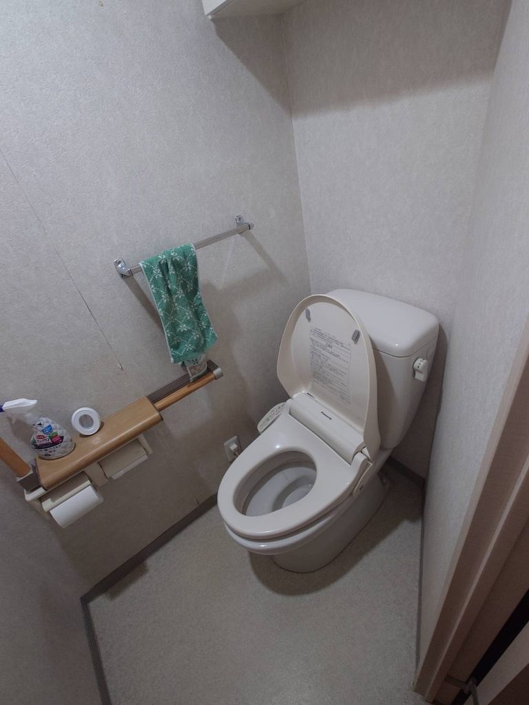 目黒区碑文谷でリニューアル前のトイレ既存写真