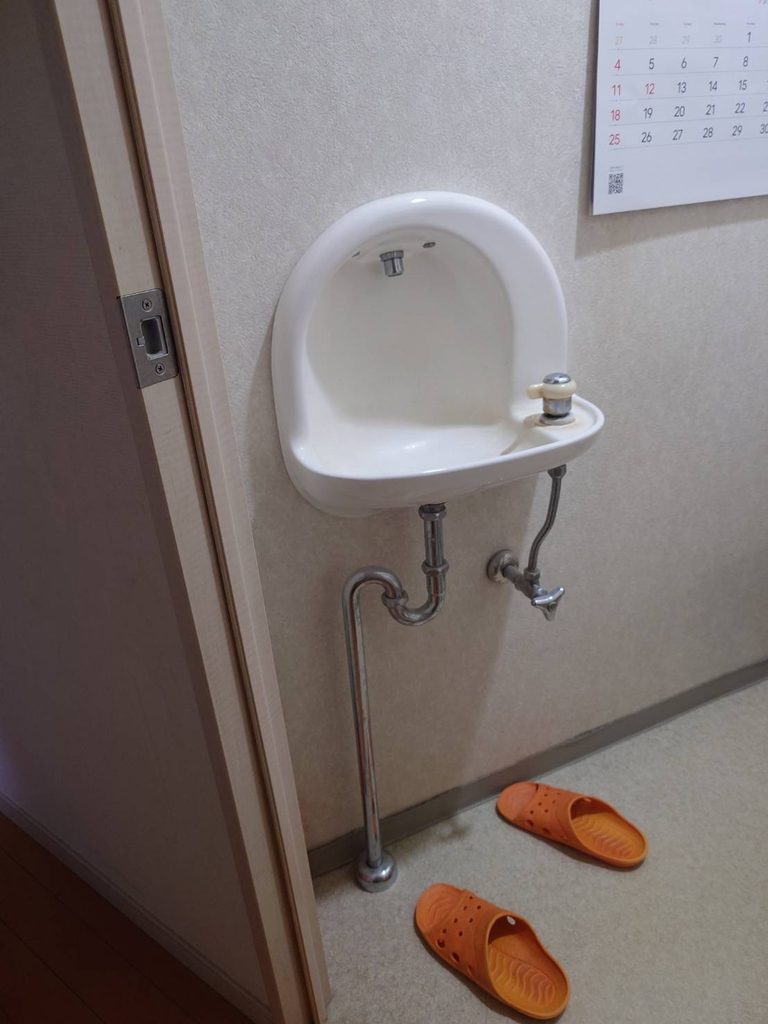 目黒区碑文谷マンショントイレ手洗い場既存写真