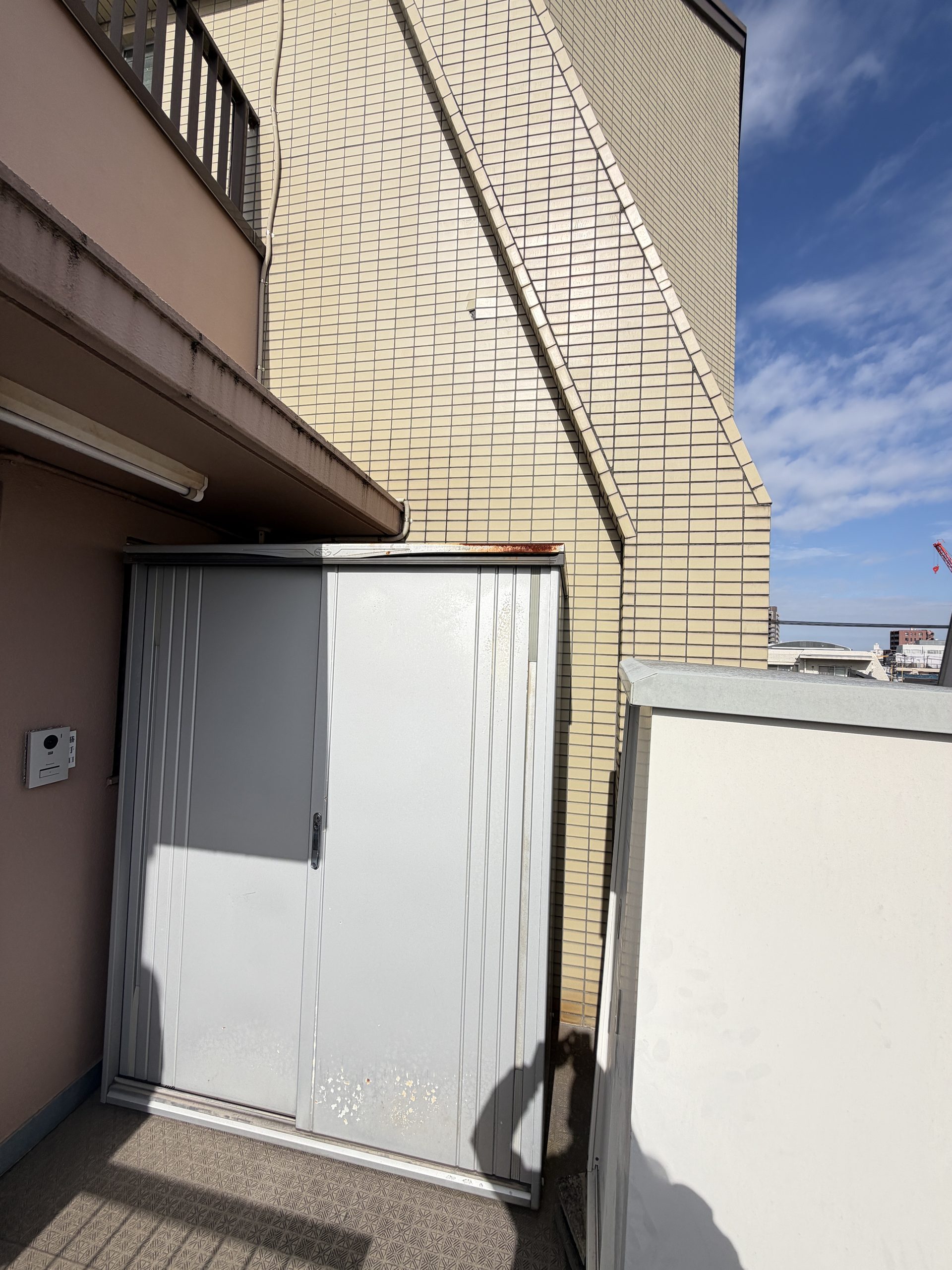 武蔵小山でマンション外壁タイル割れ全体の既存写真