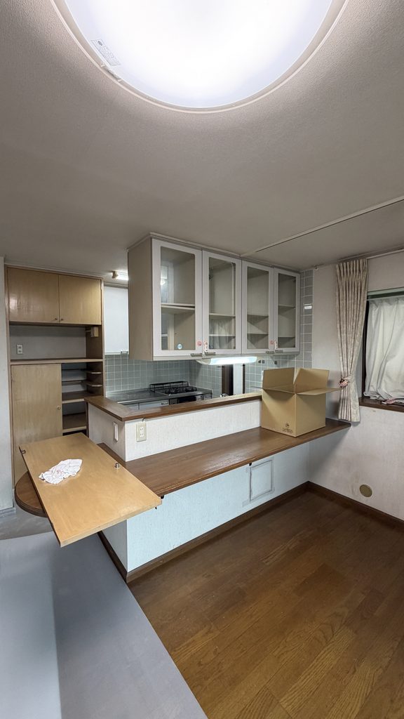 品川区小山でキッチンと照明の既存写真