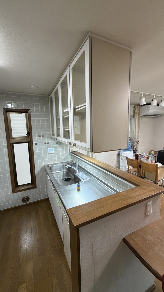 品川区小山でキッチン内側からの既存写真