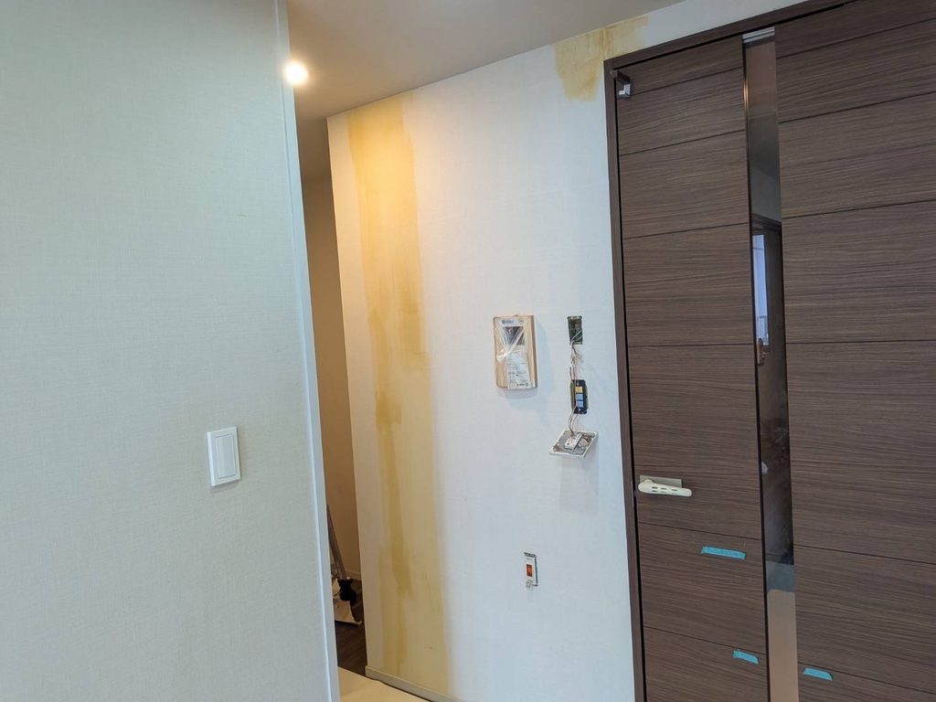 目黒区洗足マンション廊下のパテ処理写真