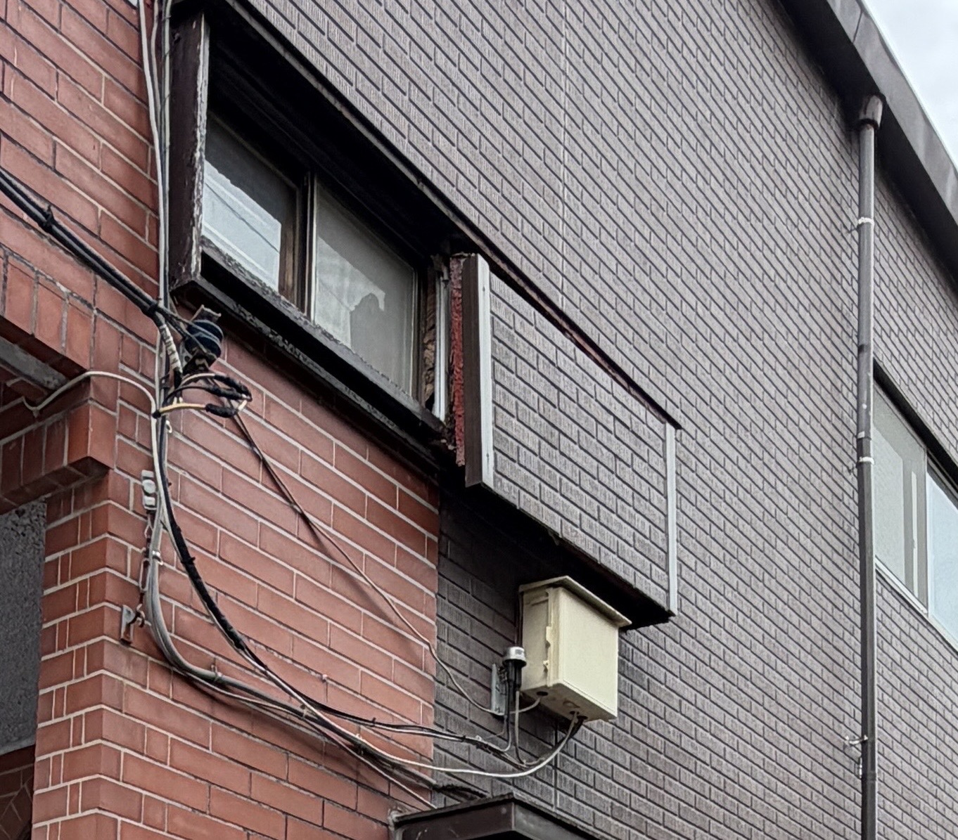 目黒区洗足で落っこちそうな外壁の既存写真