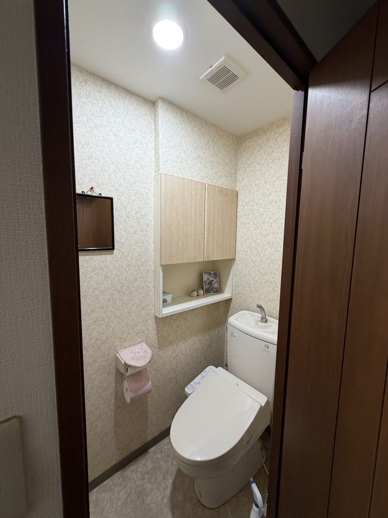 目黒区大岡山でトイレ換気扇既存写真