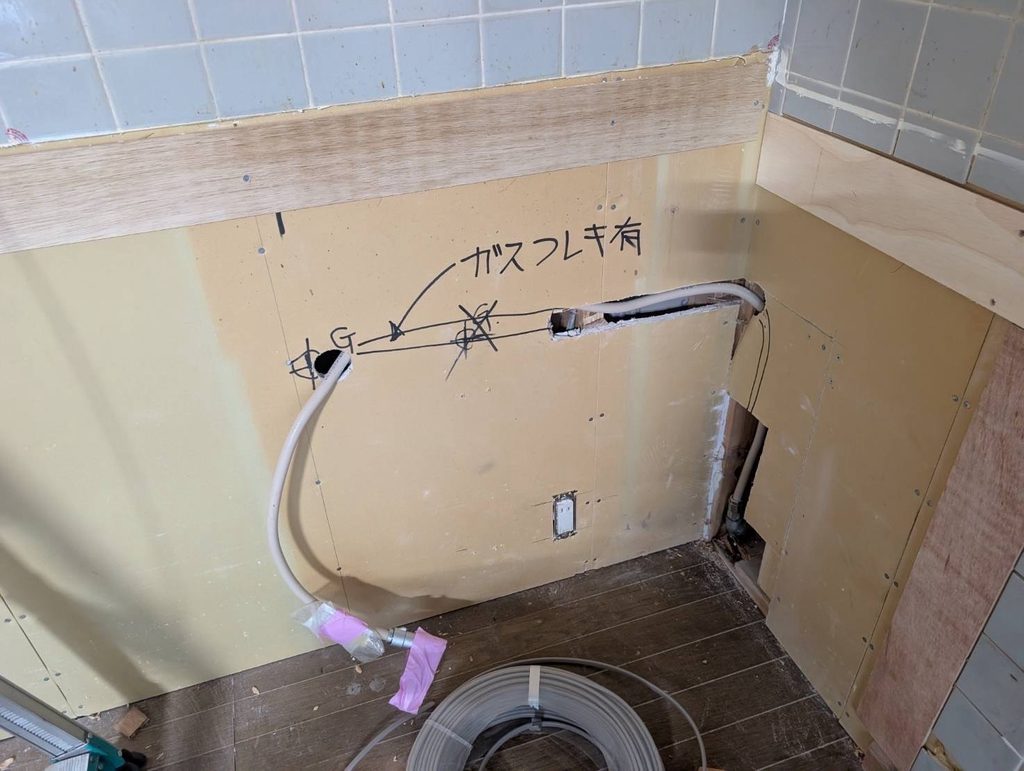 品川区小山でガスフレキ管引き込み位置確認写真
